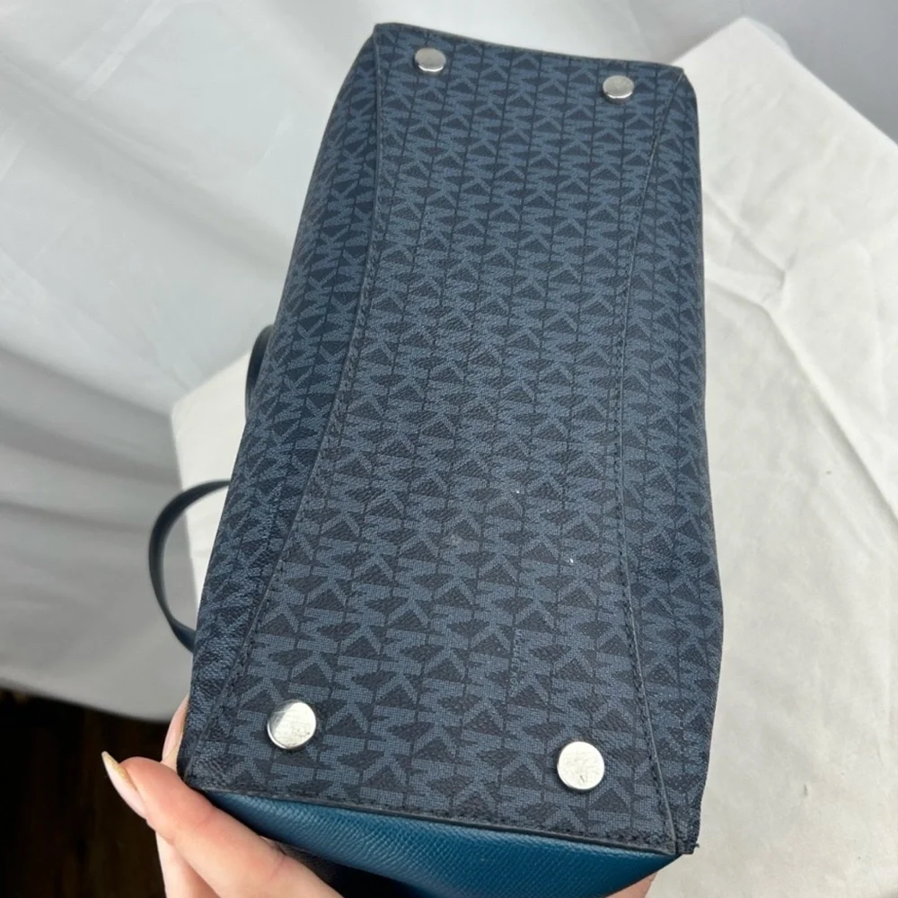 Michael Kors Teal & Black Tote Bag - Picture 3 of 4